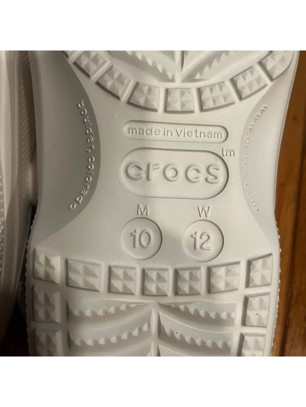 Crocs Baya Lined Clog White with Gray Fleece Lining, Men’s US 10 / Women’s US 12